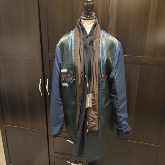 Men's Coat Buttoned Size Large Slim Fit With Zip up Liner that's Waterproof $695 - Picture 10 of 13
